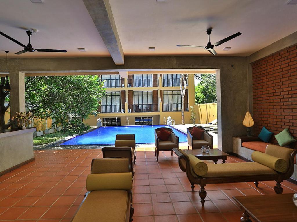 Lily'S Resort Habarana Bagian luar foto