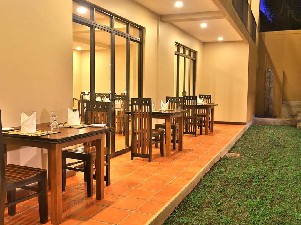 Lily'S Resort Habarana Bagian luar foto